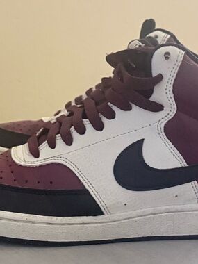 Nike dunks High-Top Sneaker in Burgundy, White & Black